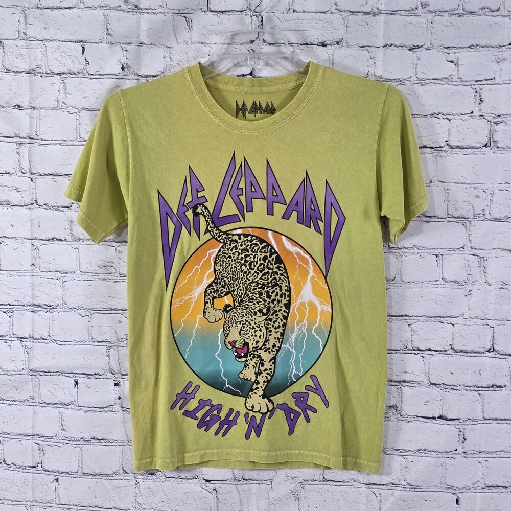 Def Leppard Adult Small Green High N Dry Design T-Shirt‎